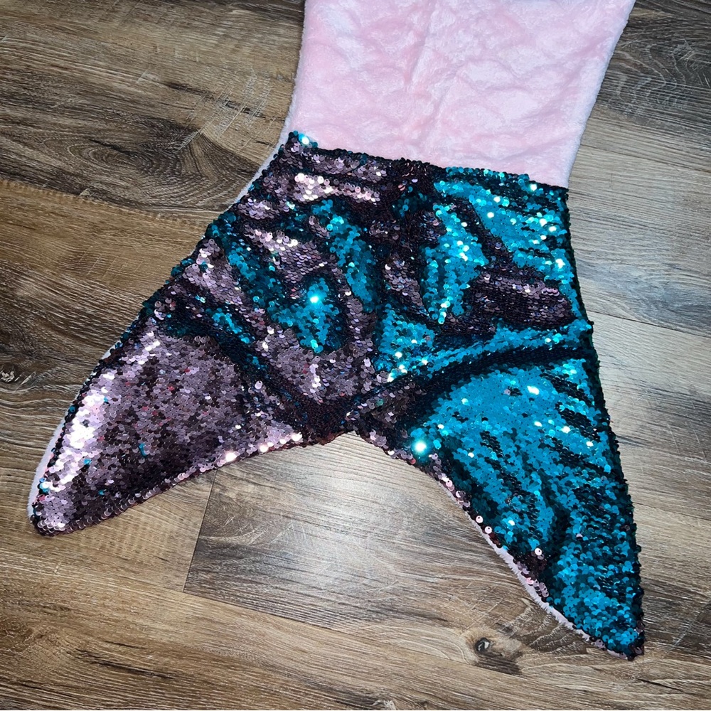 Modern Kids Pink Mermaid Tail Blanket with Sequin Fin - Picture 8 of 9